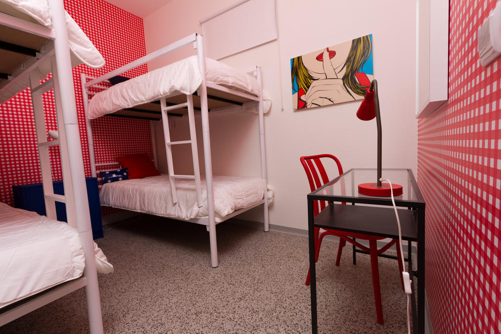 Turismo Do Seculo Hotel Estoril Room photo A typical room at the hostel