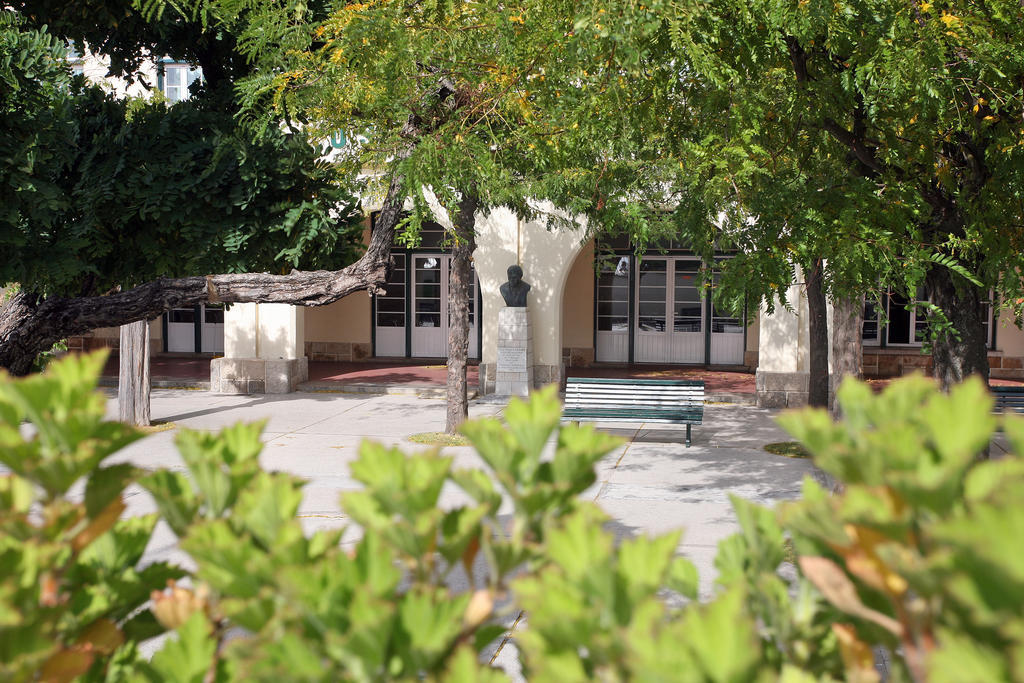 Turismo Do Seculo Hotel Estoril Exterior photo The school's main entrance